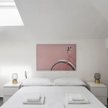 2 Bedroom 2 Bathroom Apt - Duomo 1 Milán