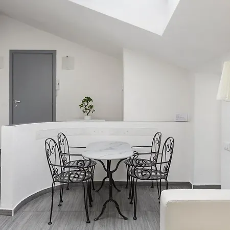 2 Bedroom 2 Bathroom Apt - Duomo 1 דירה
