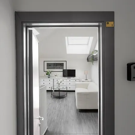 2 Bedroom 2 Bathroom Apt - Duomo 1 דירה *